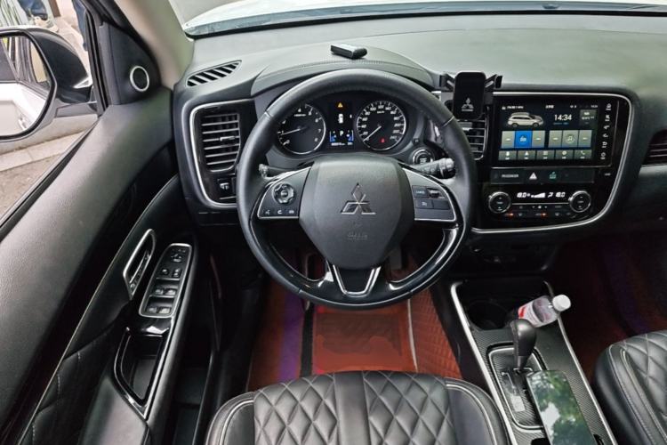 Used Mitsubishi Outlander 2020 2.0L Two-Wheel Drive Comfort Edition 7-Seater Steering Wheel