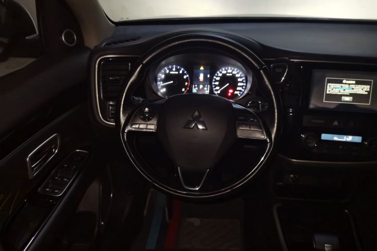 Used Mitsubishi Outlander 2020 2.0L Two-Wheel Drive Comfort Edition 7-Seater Steering Wheel