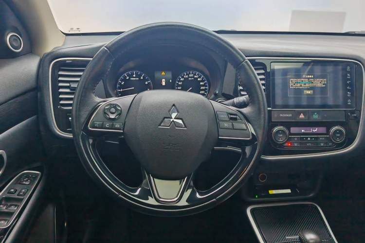 Used Mitsubishi Outlander 2020 2.0L Two-Wheel Drive Enjoyment Version 5 Seats Steering Wheel