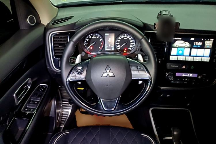 Used Mitsubishi Outlander 2020 2.4L 4x4 Zhi Xiang Edition 7-Seater Steering Wheel