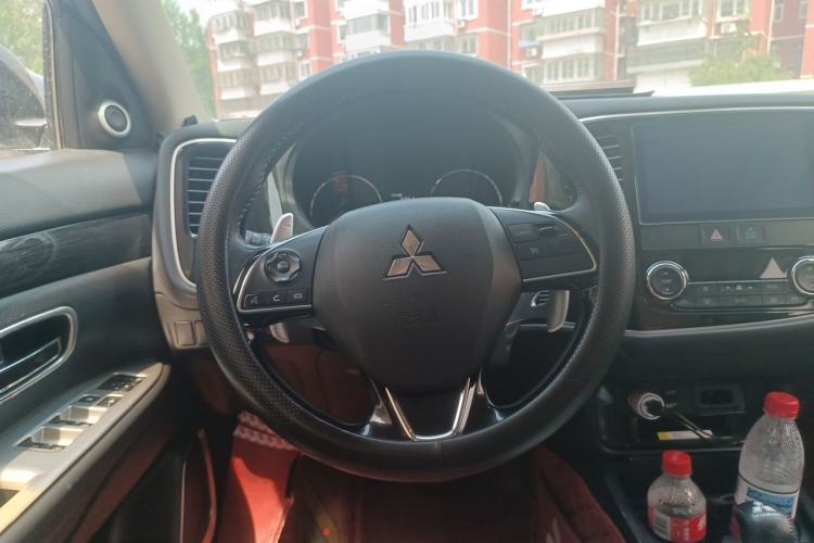 Used Mitsubishi Outlander 2020 2.4L 4x4 Zhi Xiang Edition 5 Seats Steering Wheel