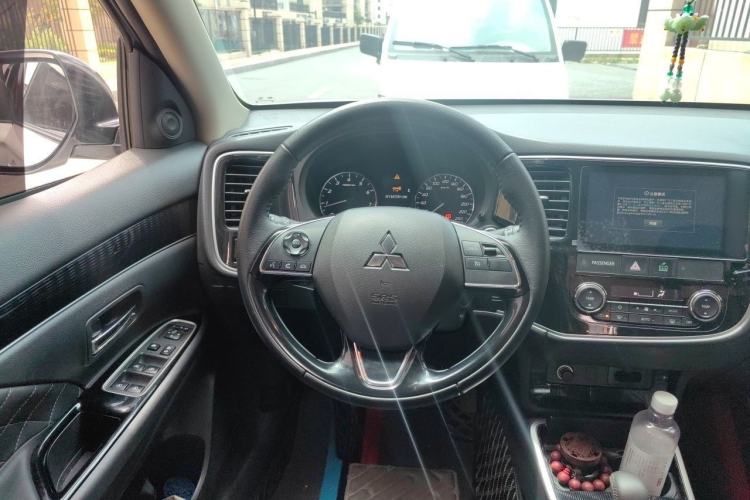 Used Mitsubishi Outlander 2020 2.0L Two-Wheel Drive Enjoyment Version 5 Seats Steering Wheel
