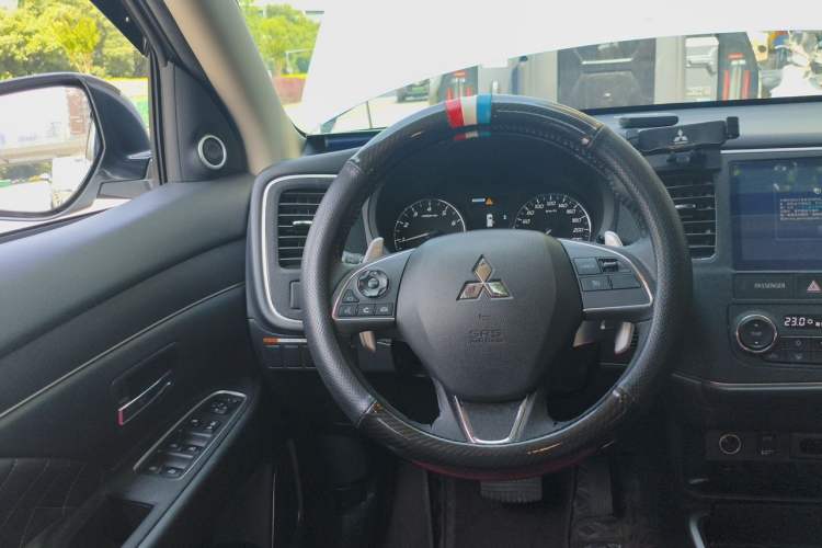 Used Mitsubishi Outlander 2020 2.4L 4x4 Zhi Xiang Edition 7-Seater Steering Wheel