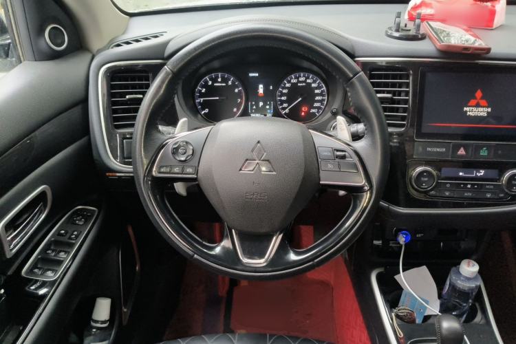 Used Mitsubishi Outlander 2020 2.4L 4x4 Zhi Xiang Edition 5 Seats Steering Wheel