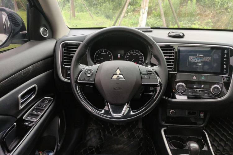 Used Mitsubishi Outlander 2020 2.0L Two-Wheel Drive Enjoyment Version 5 Seats Steering Wheel