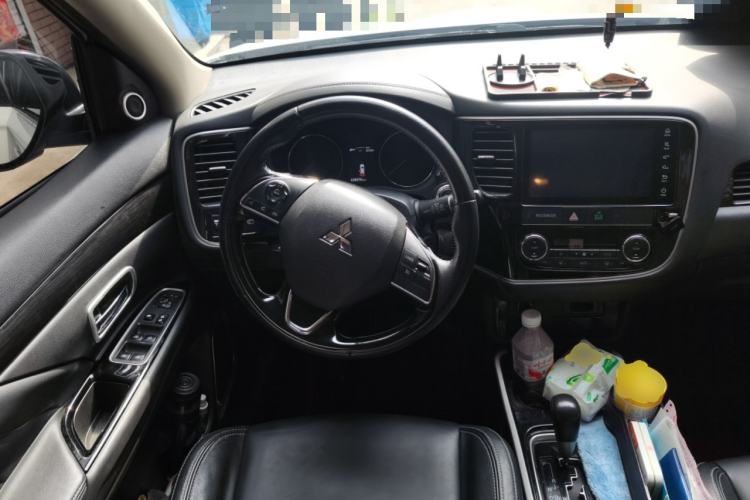 Used Mitsubishi Outlander 2020 2.0L Two-Wheel Drive Enjoyment Version 5 Seats Steering Wheel