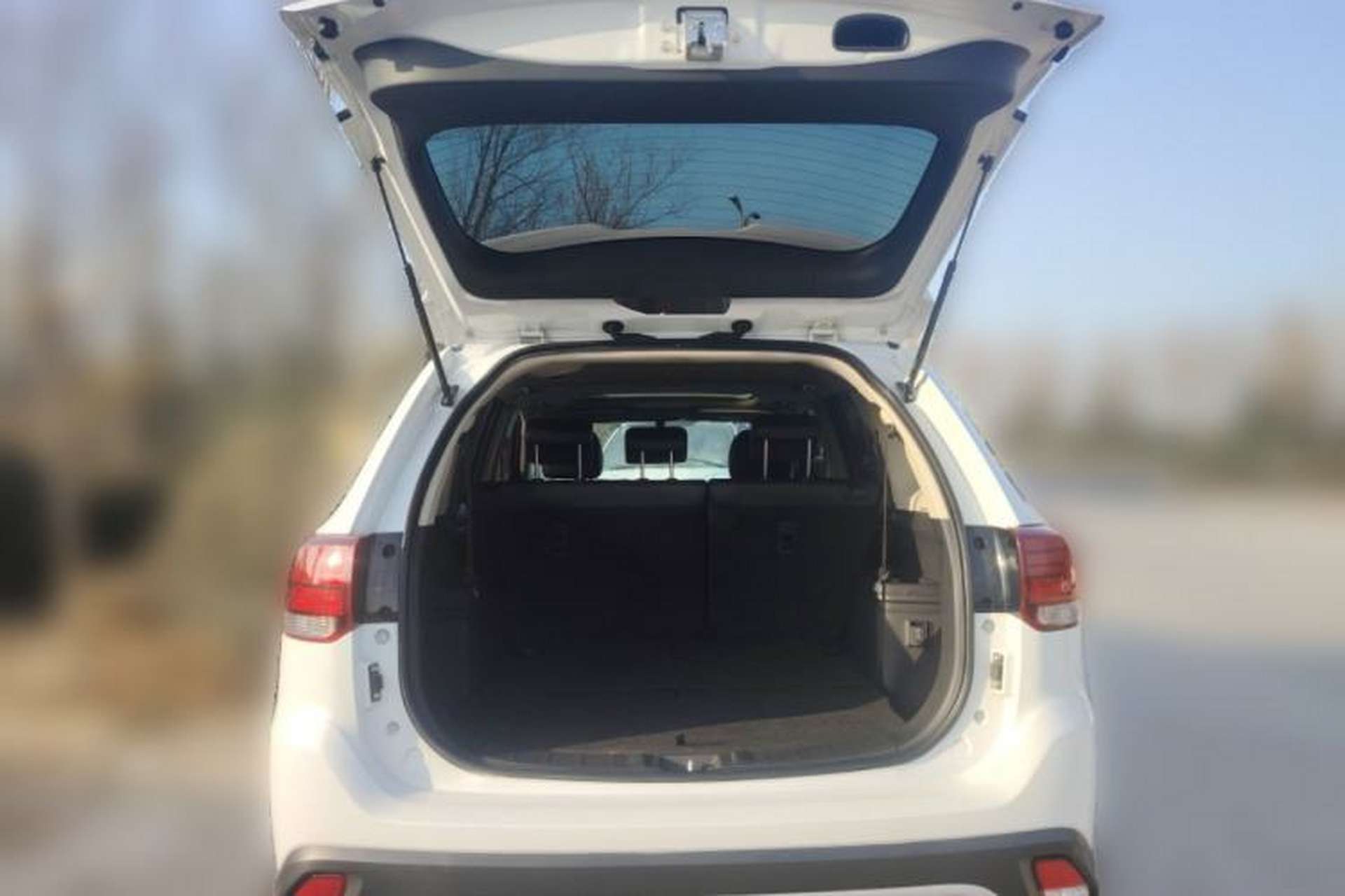 Used Mitsubishi Outlander 2020 2.0L Two-Wheel Drive Comfort Edition 7-Seater Trunk