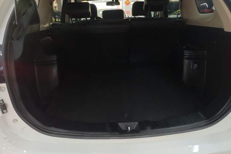 Used Mitsubishi Outlander 2020 2.4L 4x4 Zhi Xiang Edition 5 Seats Trunk