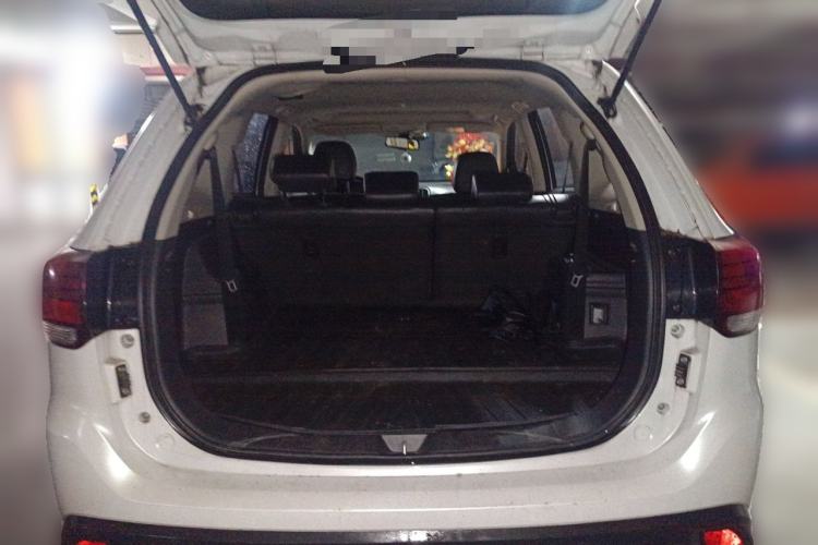 Used Mitsubishi Outlander 2020 2.0L Two-Wheel Drive Comfort Edition 7-Seater Trunk