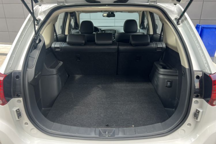 Used Mitsubishi Outlander 2020 2.4L 4x4 Zhi Xiang Edition 5 Seats Trunk