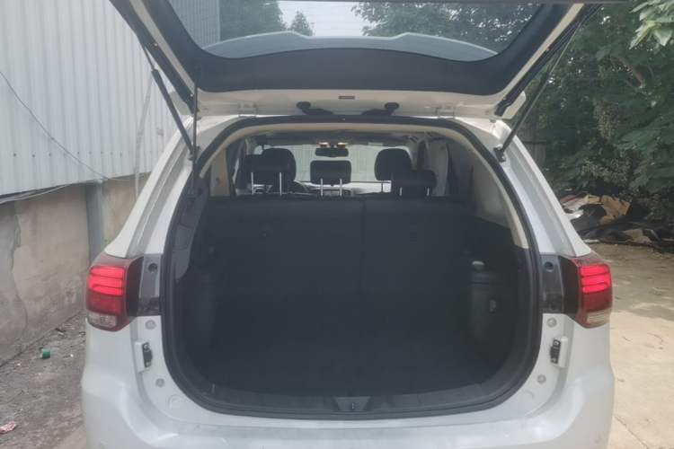 Used Mitsubishi Outlander 2020 2.4L 4x4 Zhi Xiang Edition 5 Seats Trunk