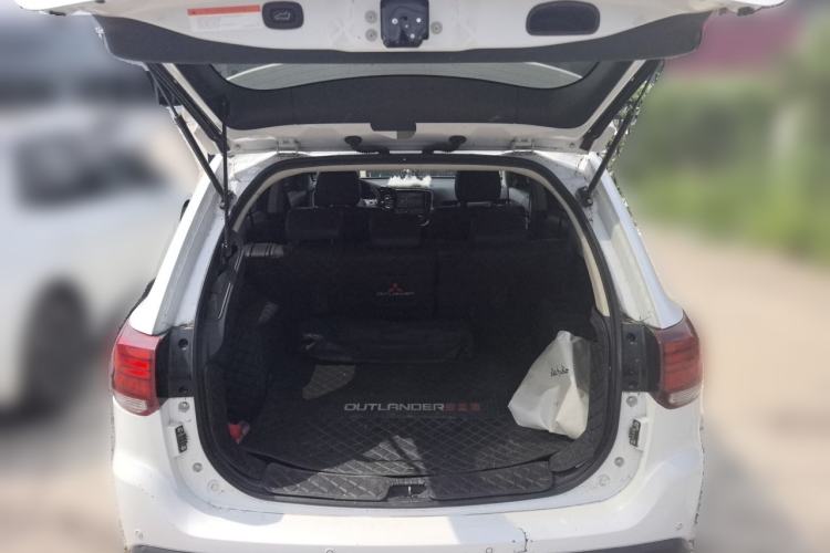 Used Mitsubishi Outlander 2020 2.4L 4x4 Zhi Xiang Edition 5 Seats Trunk