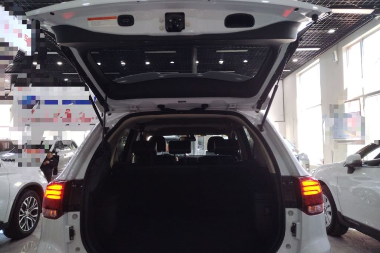 Used Mitsubishi Outlander 2020 2.4L 4x4 Zhi Xiang Edition 5 Seats Trunk