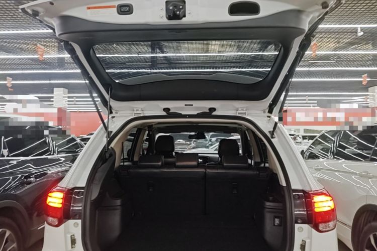 Used Mitsubishi Outlander 2020 2.4L 4x4 Zhi Xiang Edition 5 Seats Trunk