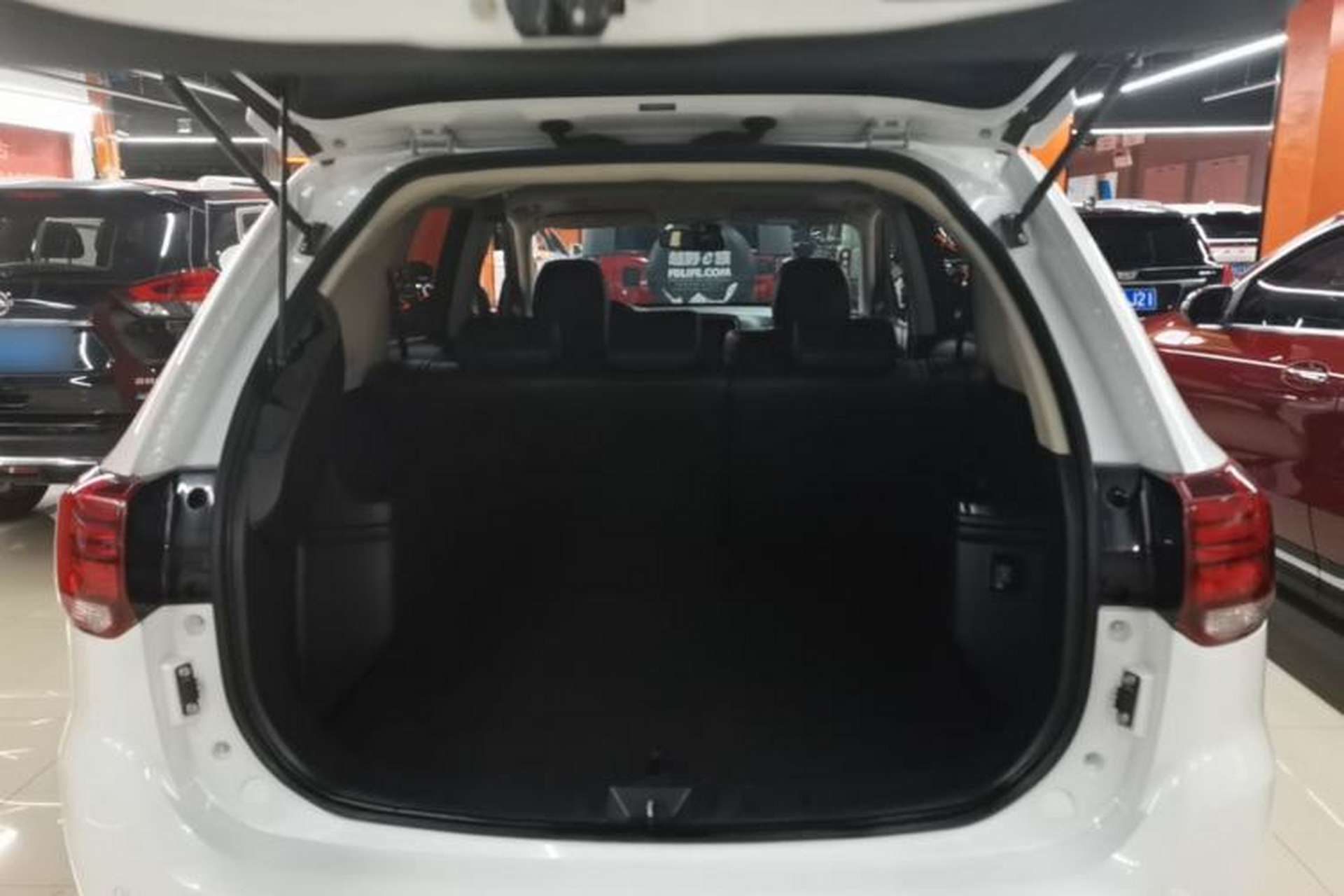 Used Mitsubishi Outlander 2020 2.4L 4x4 Zhi Xiang Edition 5 Seats Trunk