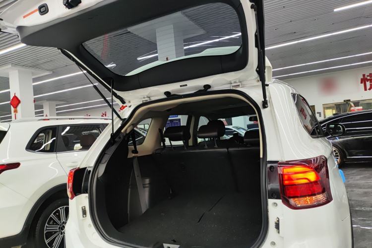 Used Mitsubishi Outlander 2020 2.4L 4x4 Zhi Xiang Edition 7-Seater Trunk