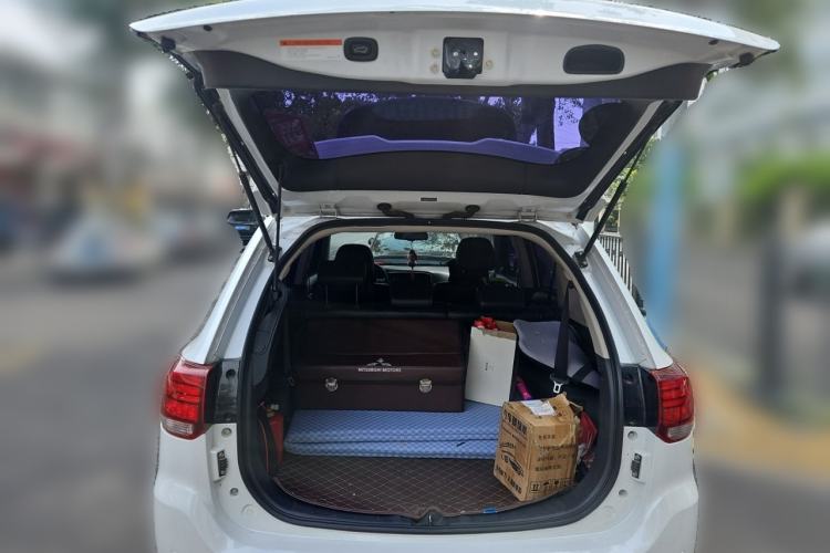 Used Mitsubishi Outlander 2020 2.4L 4x4 Zhi Xiang Edition 7-Seater Trunk