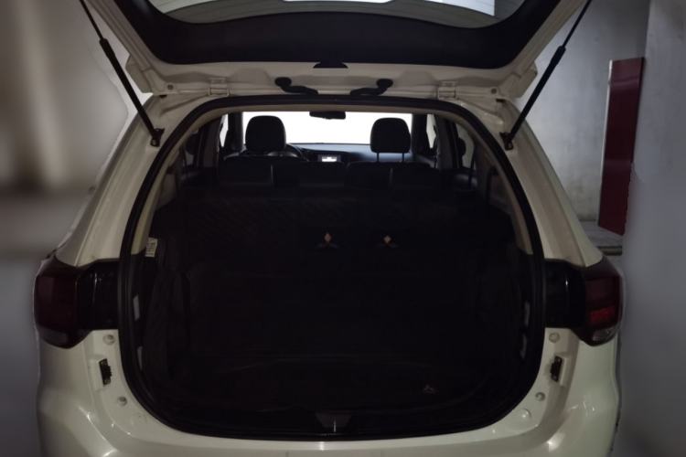Used Mitsubishi Outlander 2020 2.0L Two-Wheel Drive Comfort Edition 7-Seater Trunk