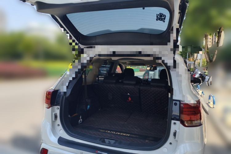 Used Mitsubishi Outlander 2020 2.4L 4x4 Zhi Xiang Edition 7-Seater Trunk