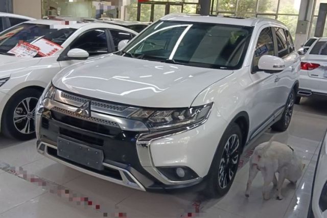 Used Mitsubishi Outlander 2020 2.4L 4x4 Zhi Xiang Edition 7-Seater
