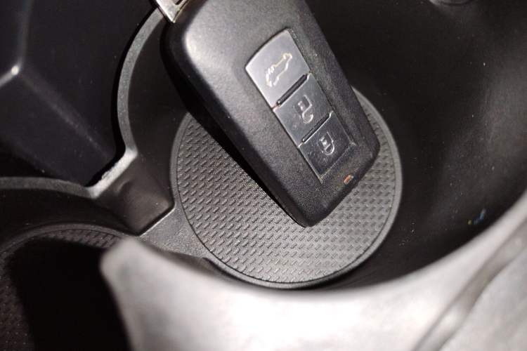 Used Mitsubishi Outlander 2020 2.4L 4x4 Zhi Xiang Edition 5 Seats Vehicle Key