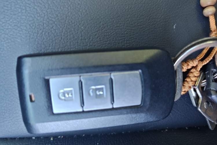 Used Mitsubishi Outlander 2020 2.0L Two-Wheel Drive Enjoyment Version 5 Seats Vehicle Key