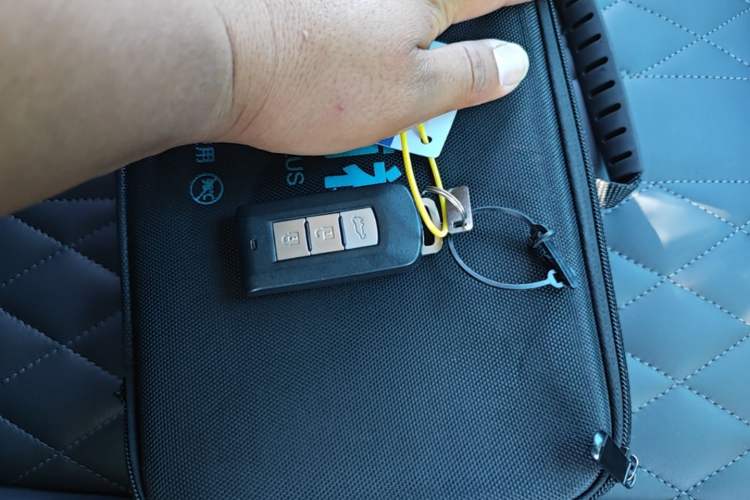 Used Mitsubishi Outlander 2020 2.4L 4x4 Zhi Xiang Edition 7-Seater Vehicle Key