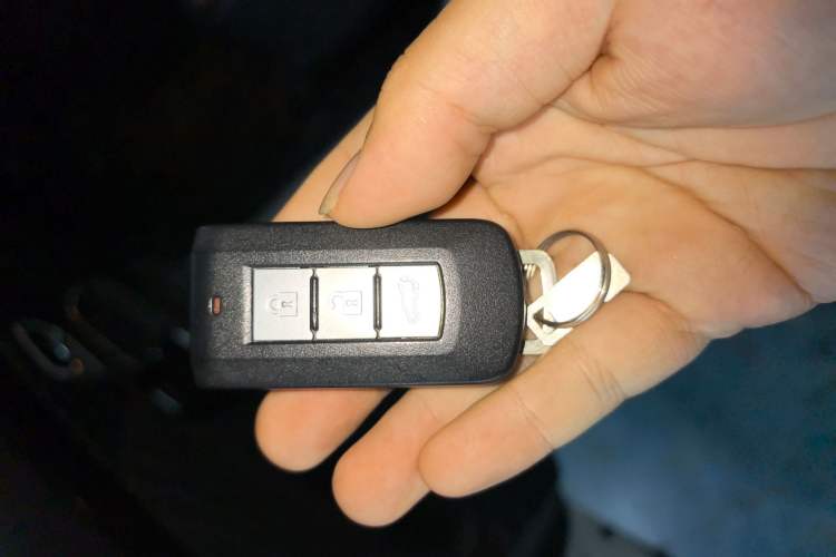 Used Mitsubishi Outlander 2020 2.4L 4x4 Zhi Xiang Edition 5 Seats Vehicle Key