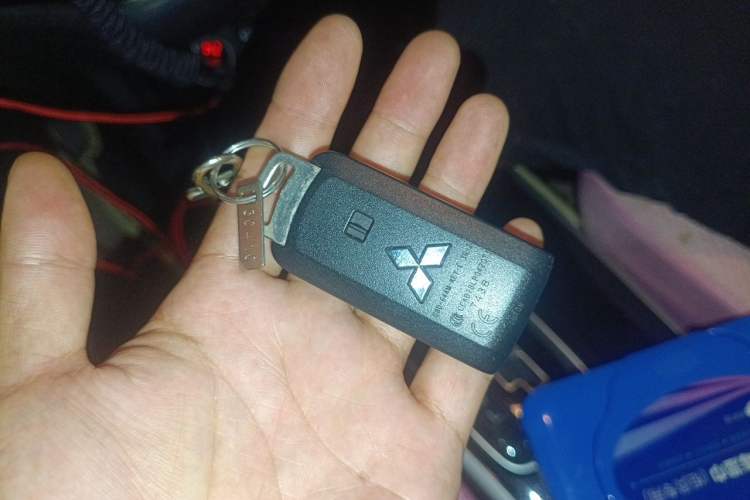 Used Mitsubishi Outlander 2020 2.4L 4x4 Zhi Xiang Edition 7-Seater Vehicle Key