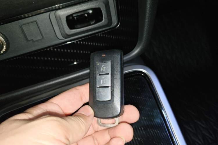Used Mitsubishi Outlander 2020 2.0L Two-Wheel Drive Enjoyment Version 5 Seats Vehicle Key