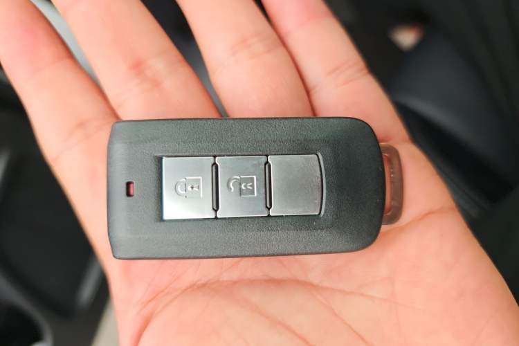 Used Mitsubishi Outlander 2020 2.0L Two-Wheel Drive Enjoyment Version 5 Seats Vehicle Key