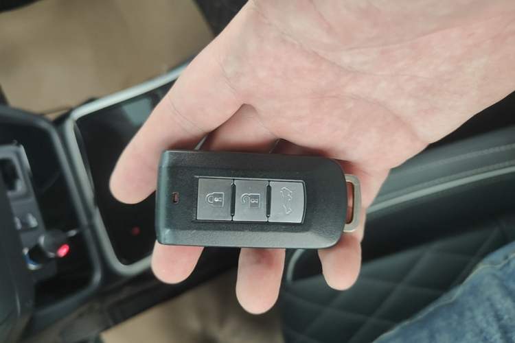 Used Mitsubishi Outlander 2020 2.4L 4x4 Zhi Xiang Edition 7-Seater Vehicle Key