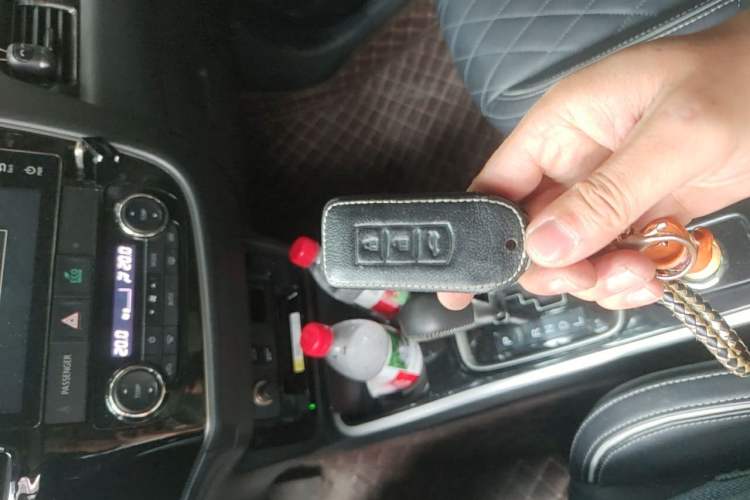 Used Mitsubishi Outlander 2020 2.4L 4x4 Zhi Xiang Edition 7-Seater Vehicle Key
