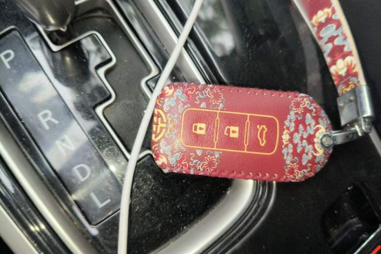 Used Mitsubishi Outlander 2020 2.4L 4x4 Zhi Xiang Edition 5 Seats Vehicle Key