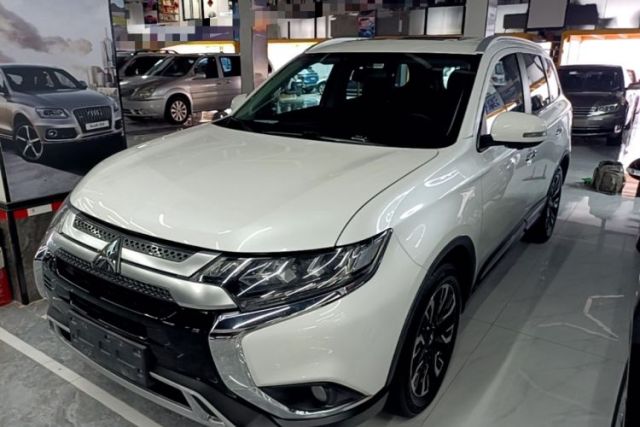 Used Mitsubishi Outlander 2020 2.4L 4x4 Zhi Xiang Edition 7-Seater