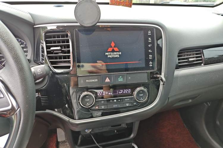 Used Mitsubishi Outlander 2021 2.0L Two-Wheel Drive Comfort Edition 7 Seats Audio And AC Panel
