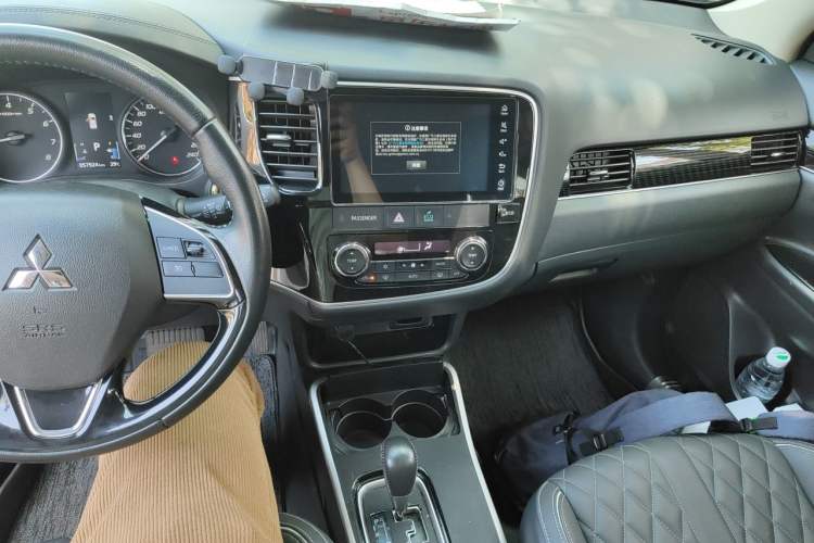 Used Mitsubishi Outlander 2021 2.0L Two-Wheel Drive Comfort Edition 7 Seats Audio And AC Panel
