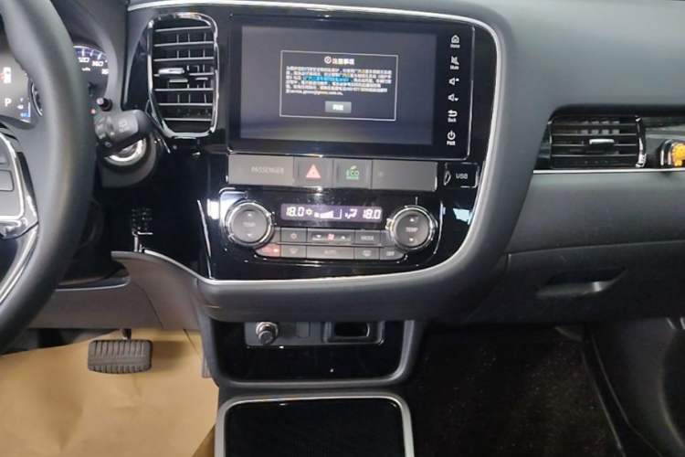 Used Mitsubishi Outlander 2021 2.0L Two-Wheel Drive Comfort Edition 5 Seats Audio And AC Panel