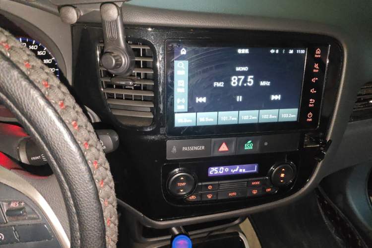 Used Mitsubishi Outlander 2021 Revised Version 2.0L Two-Wheel Drive Comfort Edition 5 Seats Audio And AC Panel
