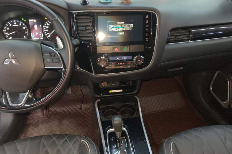 Used Mitsubishi Outlander 2021 2.4L 4x4 Zhi Xiang Edition 7 Seats Audio And AC Panel