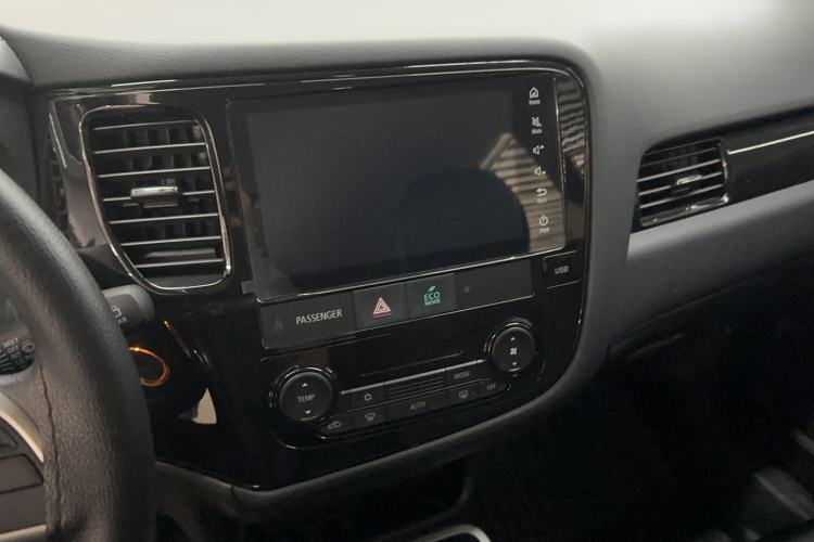 Used Mitsubishi Outlander 2021 2.0L Two-Wheel Drive Comfort Edition 5 Seats Audio And AC Panel