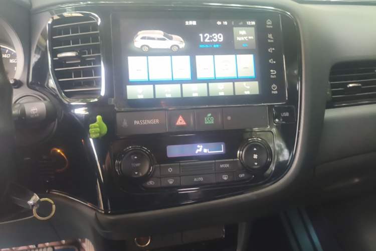 Used Mitsubishi Outlander 2021 Revised Version 2.0L Two-Wheel Drive Comfort Edition 5 Seats Audio And AC Panel