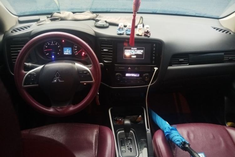 Used Mitsubishi Outlander 2021 2.0L Two-Wheel Drive Comfort Edition 5 Seats Center Console