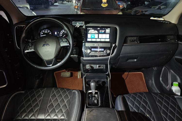 Used Mitsubishi Outlander 2021 2.0L Two-Wheel Drive Comfort Edition 5 Seats Center Console