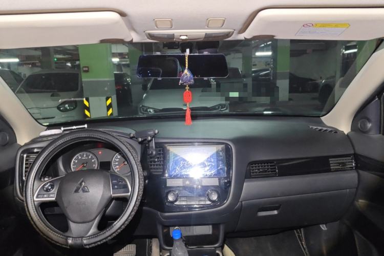 Used Mitsubishi Outlander 2021 Revised Version 2.0L Two-Wheel Drive Comfort Edition 5 Seats Center Console