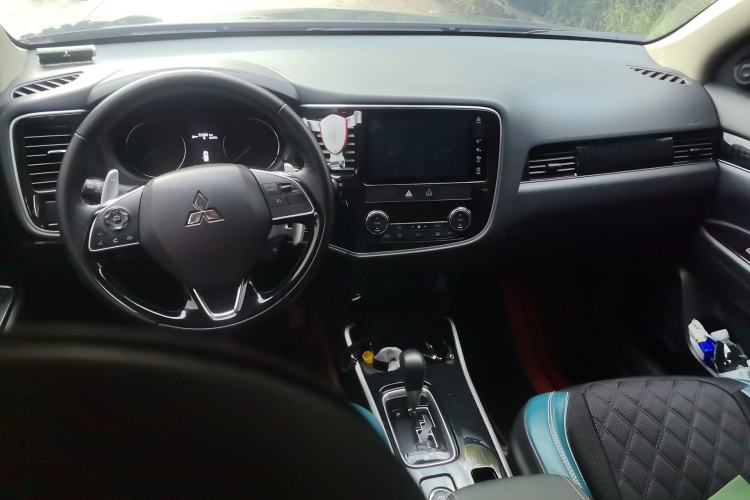 Used Mitsubishi Outlander 2021 2.4L 4x4 Zhi Xiang Edition 7 Seats Center Console