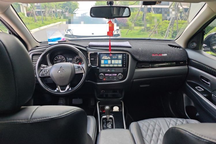 Used Mitsubishi Outlander 2021 2.0L Two-Wheel Drive Comfort Edition 5 Seats Center Console