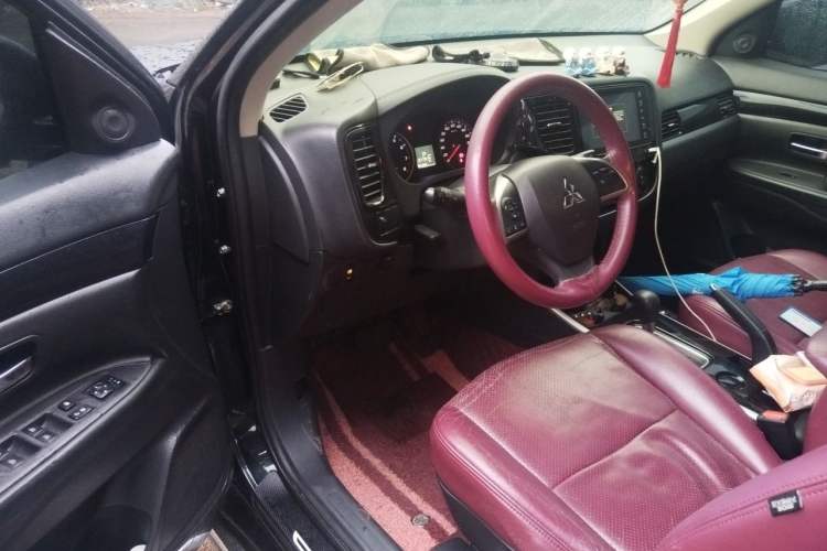 Used Mitsubishi Outlander 2021 2.0L Two-Wheel Drive Comfort Edition 5 Seats Driver Seat