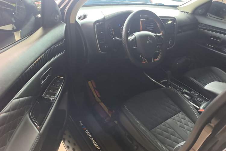 Used Mitsubishi Outlander 2021 Revised Version 2.0L Two-Wheel Drive Enjoyment Edition 5 Seats Driver Seat