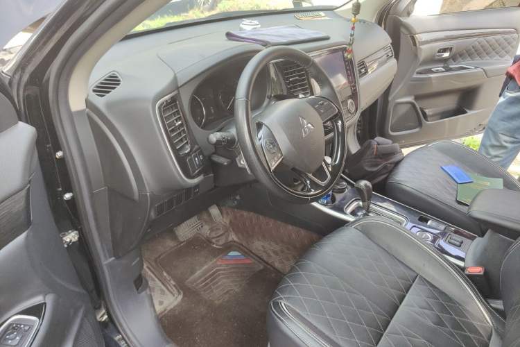 Used Mitsubishi Outlander 2021 2.4L 4x4 Comfort Edition 5 Seats Driver Seat